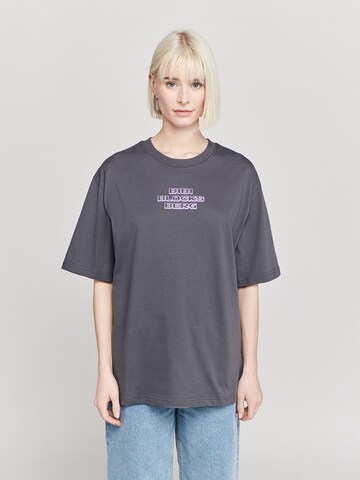 T-Shirt 'Blocksberg' ABOUT YOU x StayKid en gris : devant