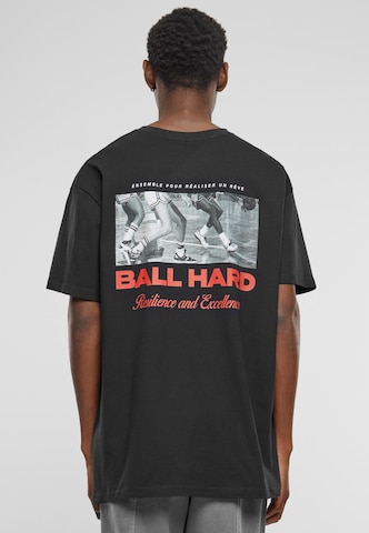 Maglietta 'Ball Hard' di MT Upscale in nero: frontale