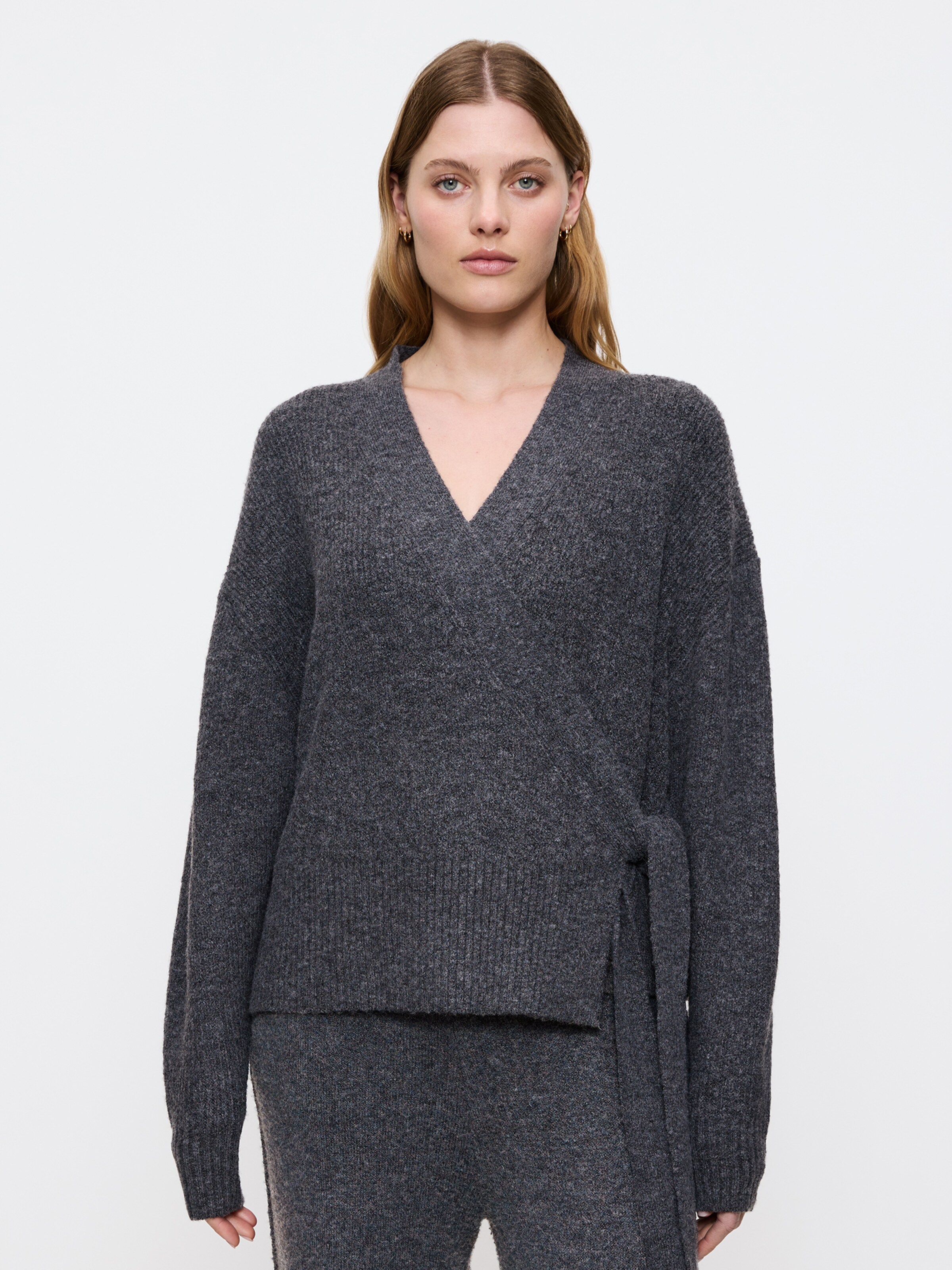 TRIUMPH Cardigan ' Amourette Cozy ' in Grau: Vorderseite