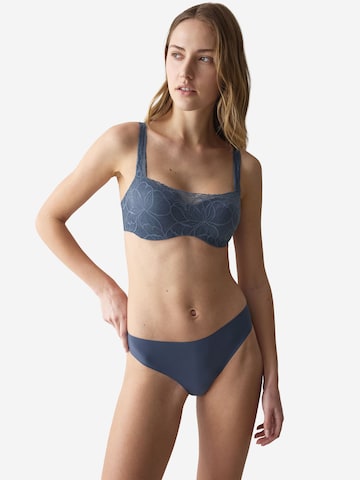Balconnet Soutien-gorge ' Red Label Body Make-Up Illusion Lace ' TRIUMPH en bleu : devant