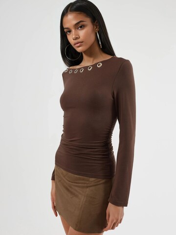 Busem - Camisa em castanho: frente