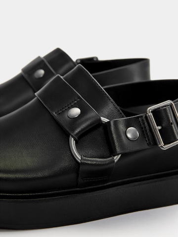 Pull&Bear Clogs in Schwarz