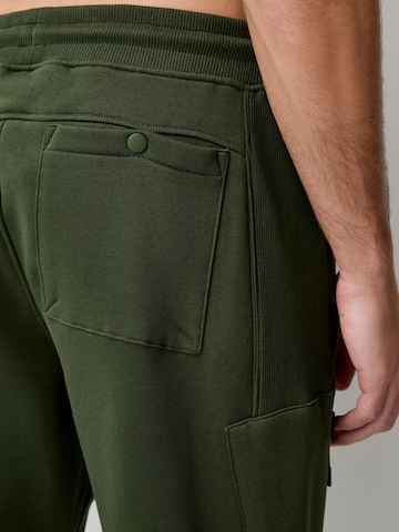 Tapered Pantaloni di Next in verde