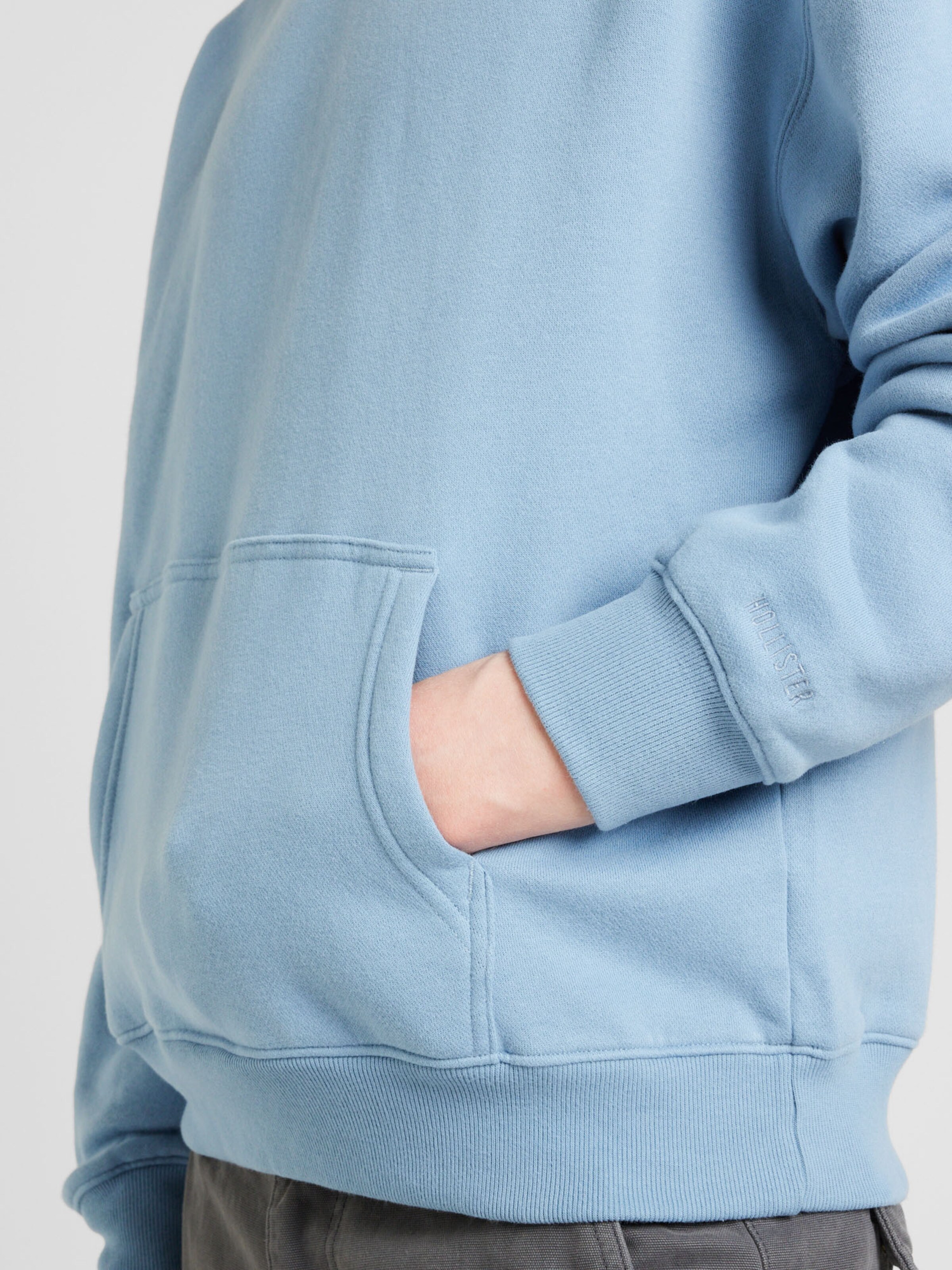 HOLLISTER Sweatshirt in Light Blue ABOUT YOU