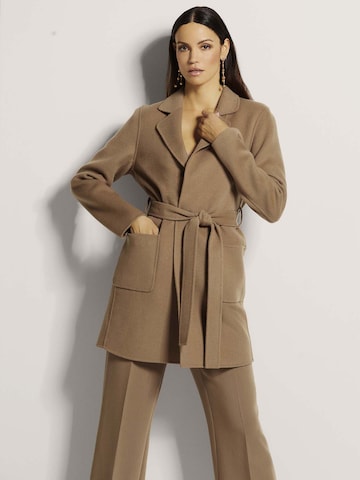 MADELEINE Tussenmantel in Beige: voorkant