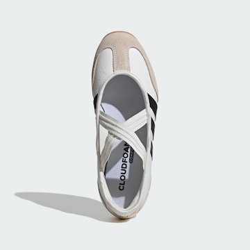 ADIDAS SPORTSWEAR - Sapatilhas baixas 'Barreda' em branco
