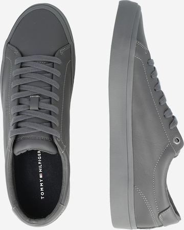 TOMMY HILFIGER Sneakers in Grey