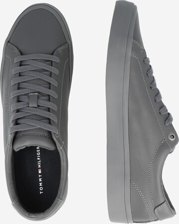 Sneaker bassa di TOMMY HILFIGER in grigio