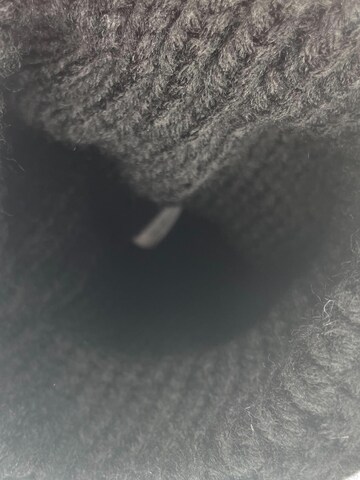 Kumixi Beanie 'Set: Mütze & Loop Schal' in Black