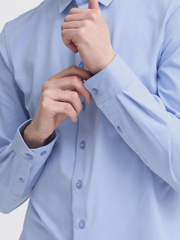 Regular fit Camicia business ' CFFOLKE ' di Casual Friday in blu