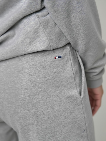 U.S. POLO ASSN. Regular Housut ' UWMaeve ' värissä harmaa