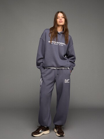 BershkaSweater majica - siva boja