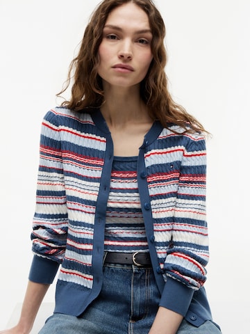 Geacă tricotată de la TOMMY HILFIGER pe albastru