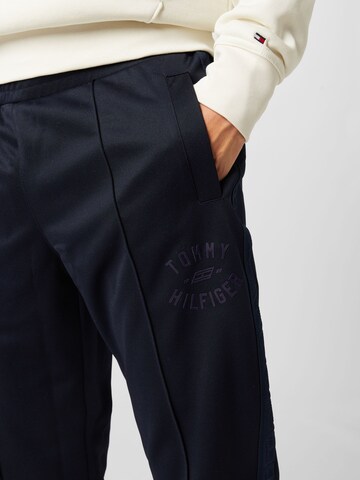 TOMMY HILFIGER Štandardný strih Nohavice 'ELEVATED' - Modrá