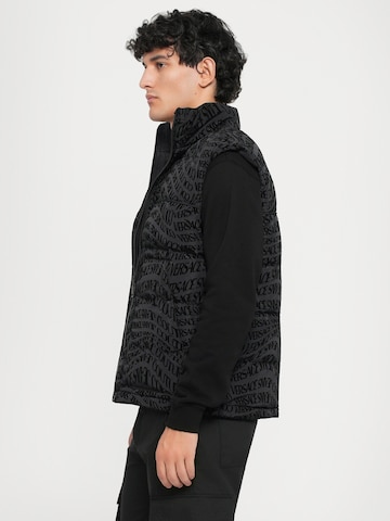 Vestă de la Versace Jeans Couture pe negru