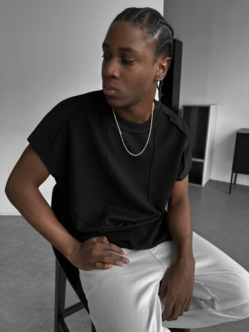 Kleidermafia - Camiseta 'Oversized Batwing Seam-Detail T-Shirt - Black' en negro