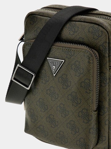 GUESS Tasche 'Vezzola ' in Grün