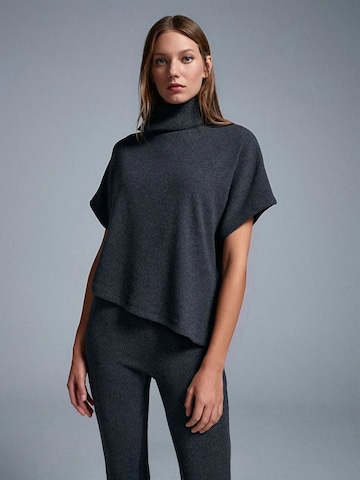 Dilvin Blouse in Grey: front