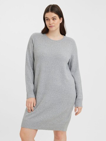 Vero Moda Curve Gebreide jurk in Grijs: voorkant