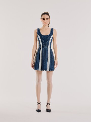 Robe 'Mia' OUT OF ORBIT en bleu : devant