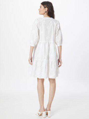 Rochie de la Flowers for Friends pe alb
