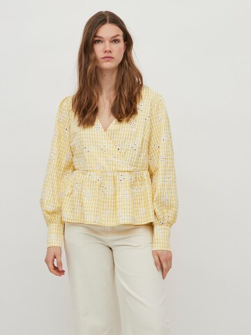 VILA Blouse in Yellow: front