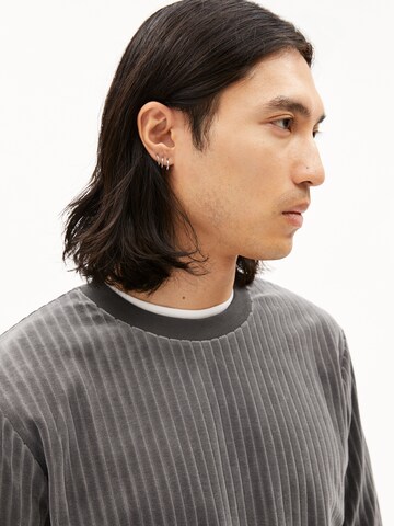 ARMEDANGELS Trui ' BENJAARO CORDUROY ' in Zwart