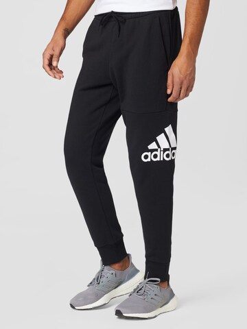 ADIDAS SPORTSWEAR Tapered Παντελόνι φόρμας 'Essentials' σε μαύρο: μπροστά