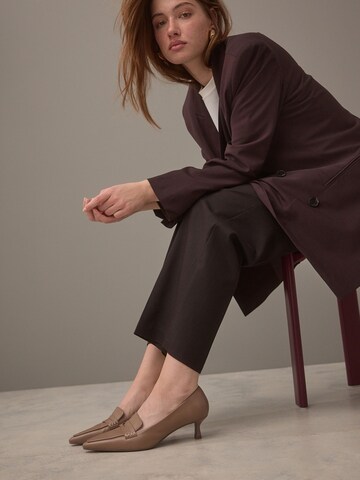 Next - Zapatos cerrados 'Forever Comfort' en beige