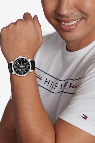 TOMMY HILFIGER Analog klocka i svart