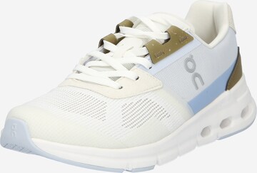 Sneaker bassa 'Cloudrift' di On in bianco: frontale