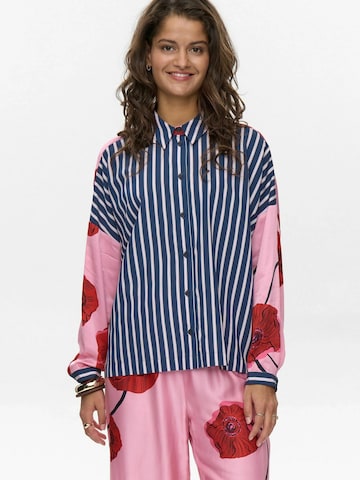 Camicia da donna 'NUJOELLE' di NÜMPH in blu: frontale