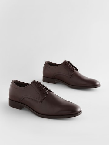 Chaussure à lacets Next en marron