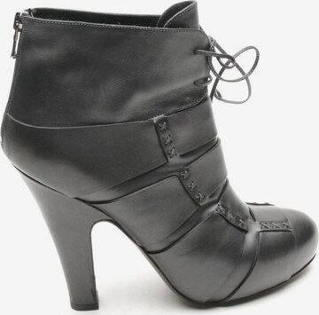 Bottega Veneta Dress Boots in 40 in Black: front