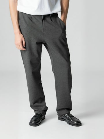 TEESHOPPEN - regular Pantalón ' Wide ' en gris