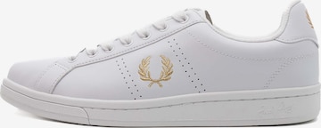Baskets basses Fred Perry en blanc : devant
