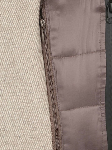 Suitable Winter coat in White
