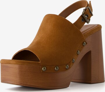 Bershka Sandals in Brown: front