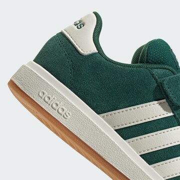 ADIDAS SPORTSWEAR Sneakers 'Grand Court 00s' in Groen