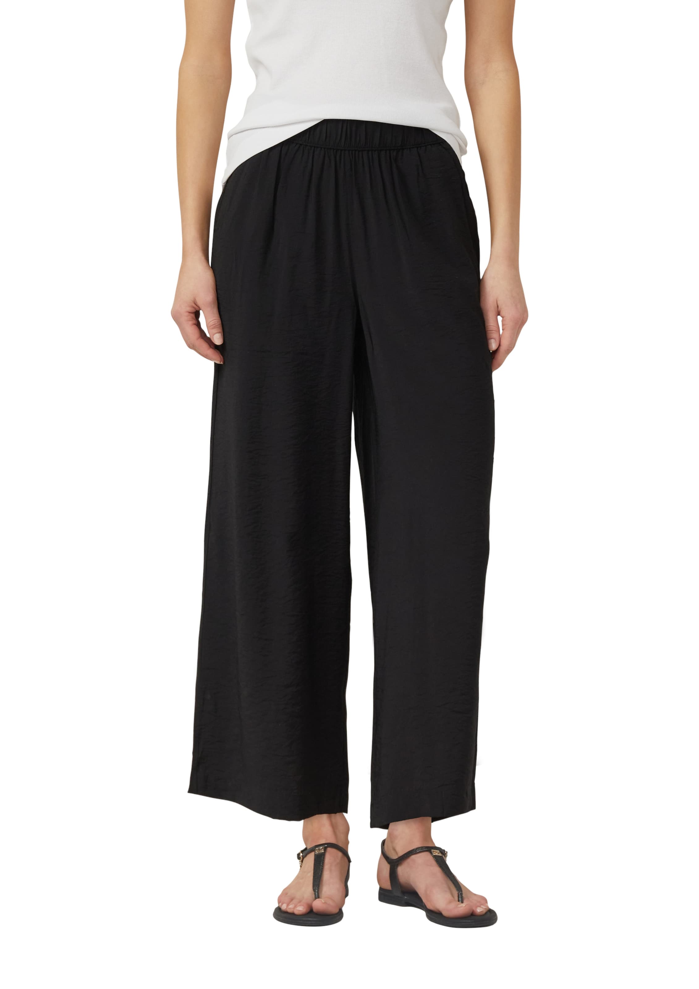s.Oliver Wide leg Trousers in Black