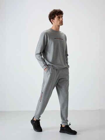 Tommy Life Sweat suit in Grey