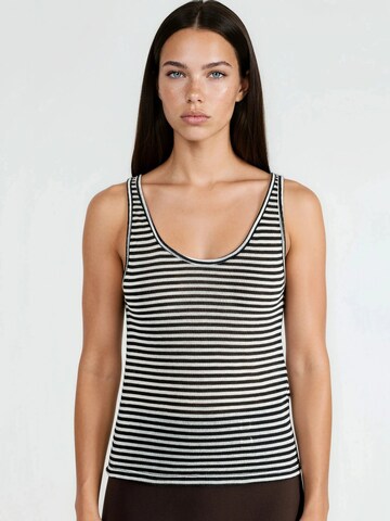 Busem Top in Black: front