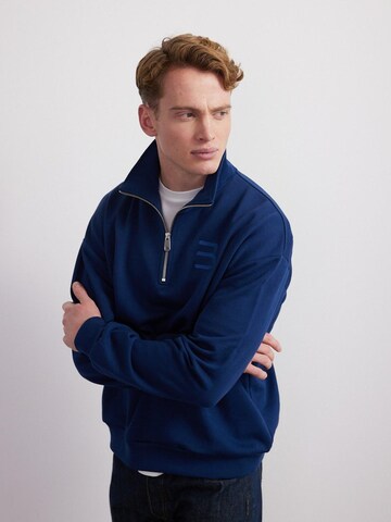 BEARTH Sweatshirt in Blue: front