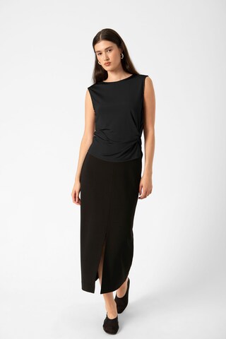 SOAKED IN LUXURY Top – černá
