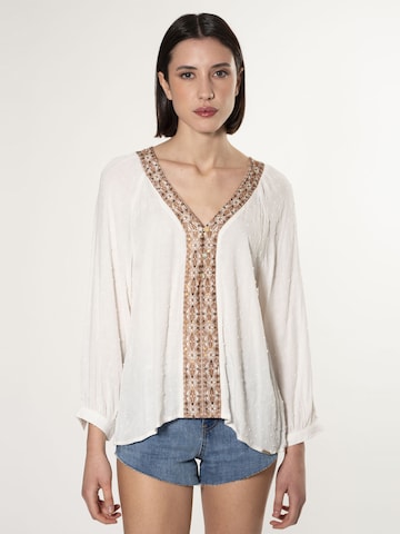Influencer Blouse in White: front