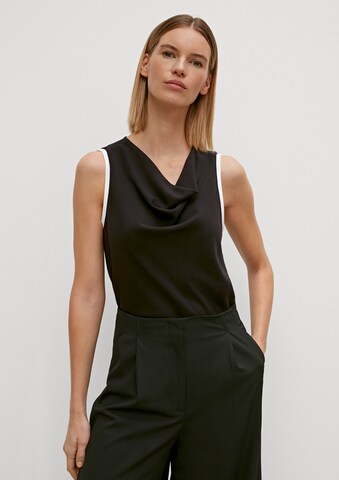 COMMA - Blusa en negro: frente