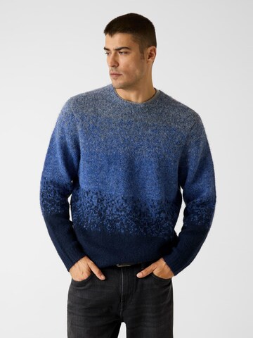 GUESS Sweater in Blue: front