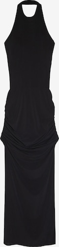 Rochie de la Bershka pe negru: față