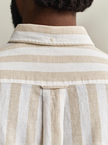 Coupe regular Chemise GANT en beige