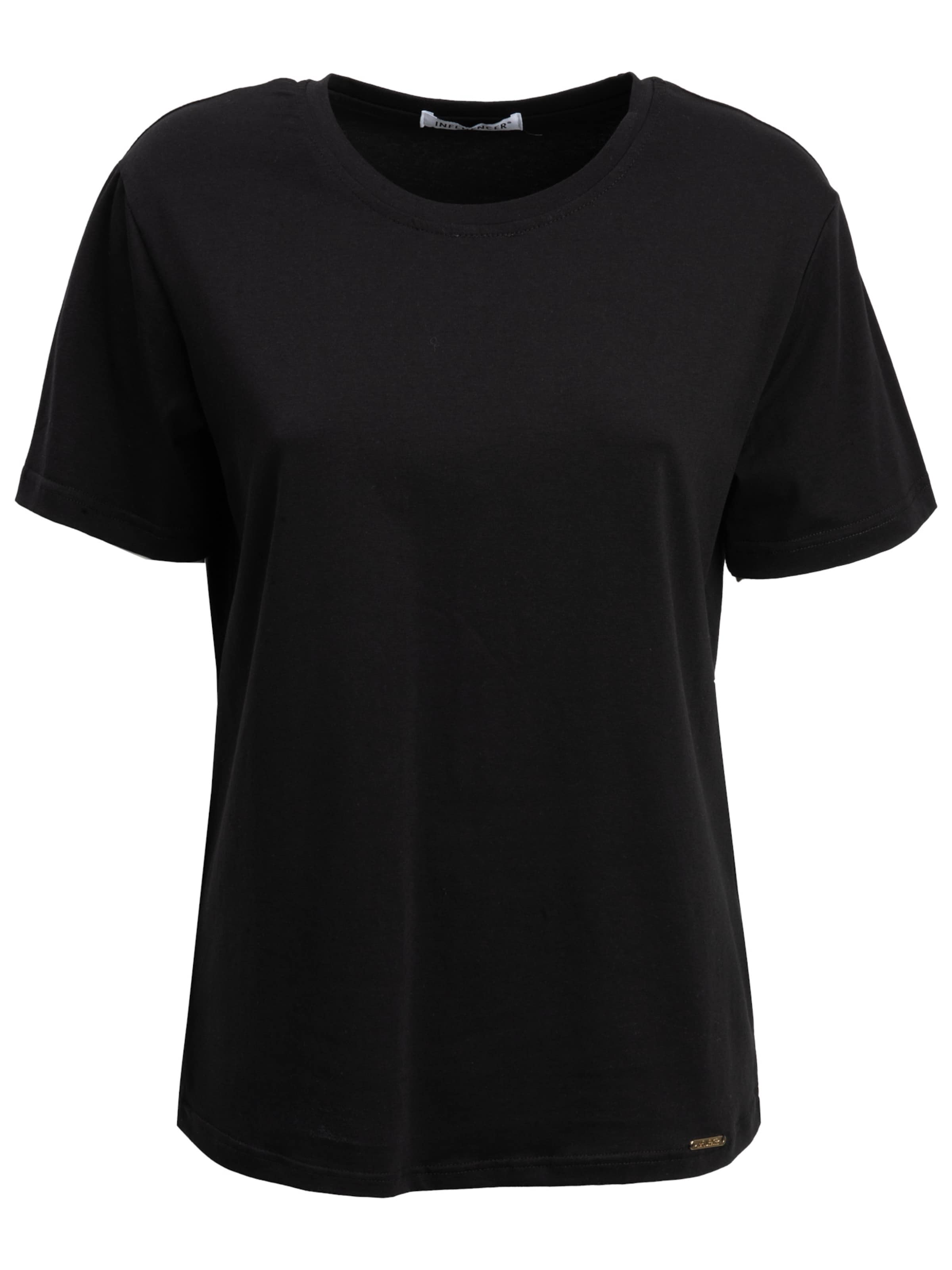 Influencer Тениска в черно: отпред